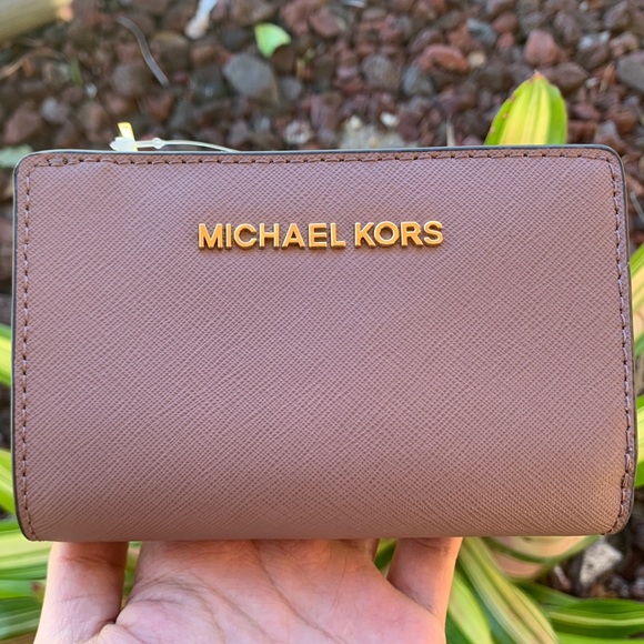 Gaby’sBags👛💕-NWT Michael Kors Wallet Dusty Rose - Picture 2 of 6